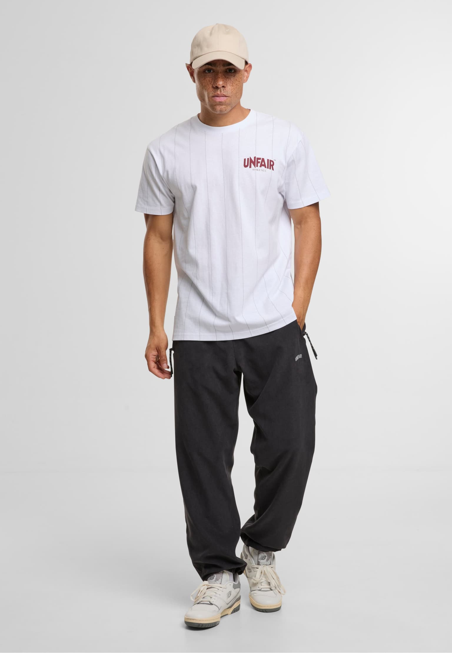UNFAIR ATHLETICS Classic Label Pinstripes T-Shirt – Bild 3