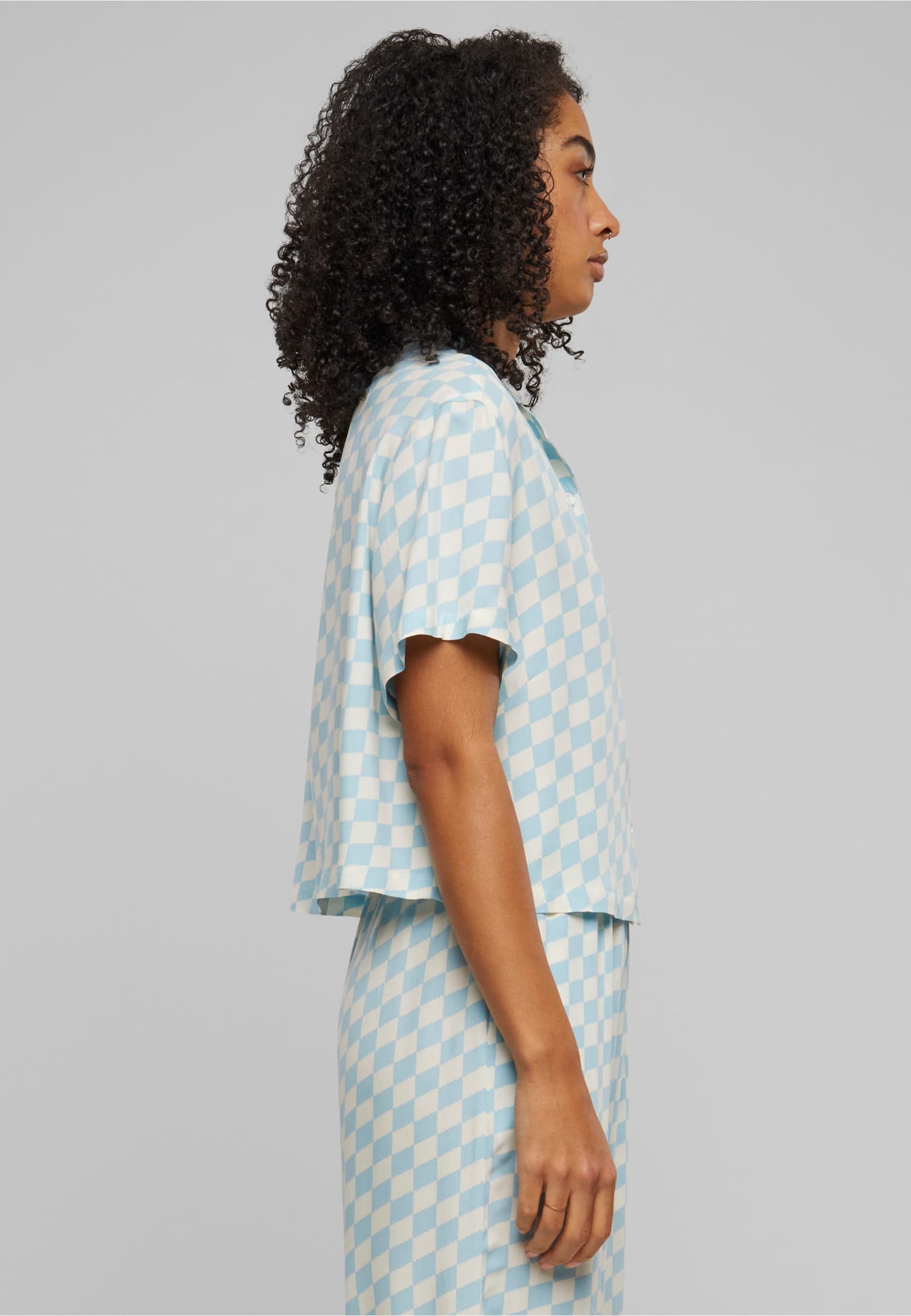 Urban Classics Ladies Viscose Resort Shirt – Bild 4