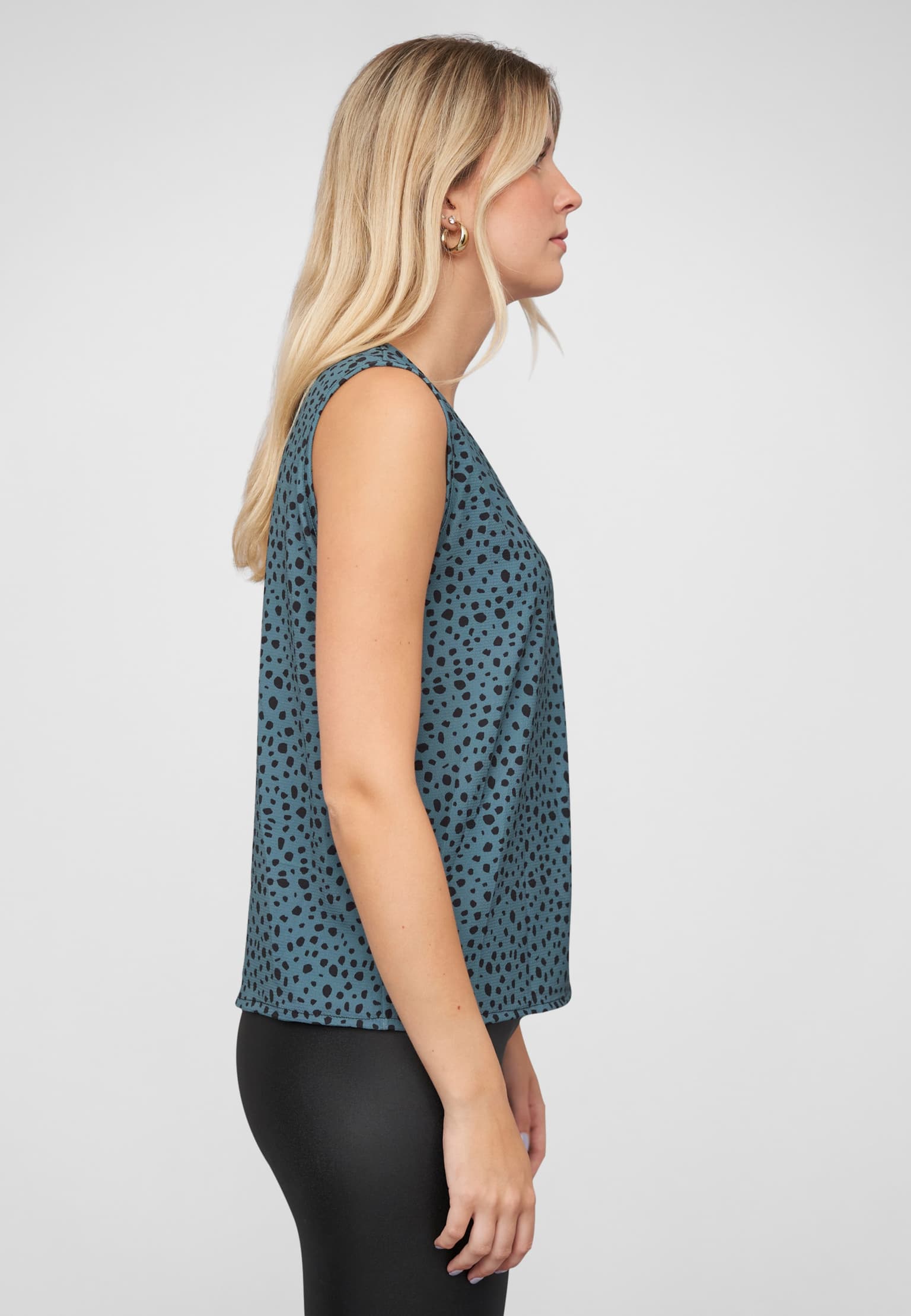 Cloud5ive V-Neck Top with aop animal print – Bild 4