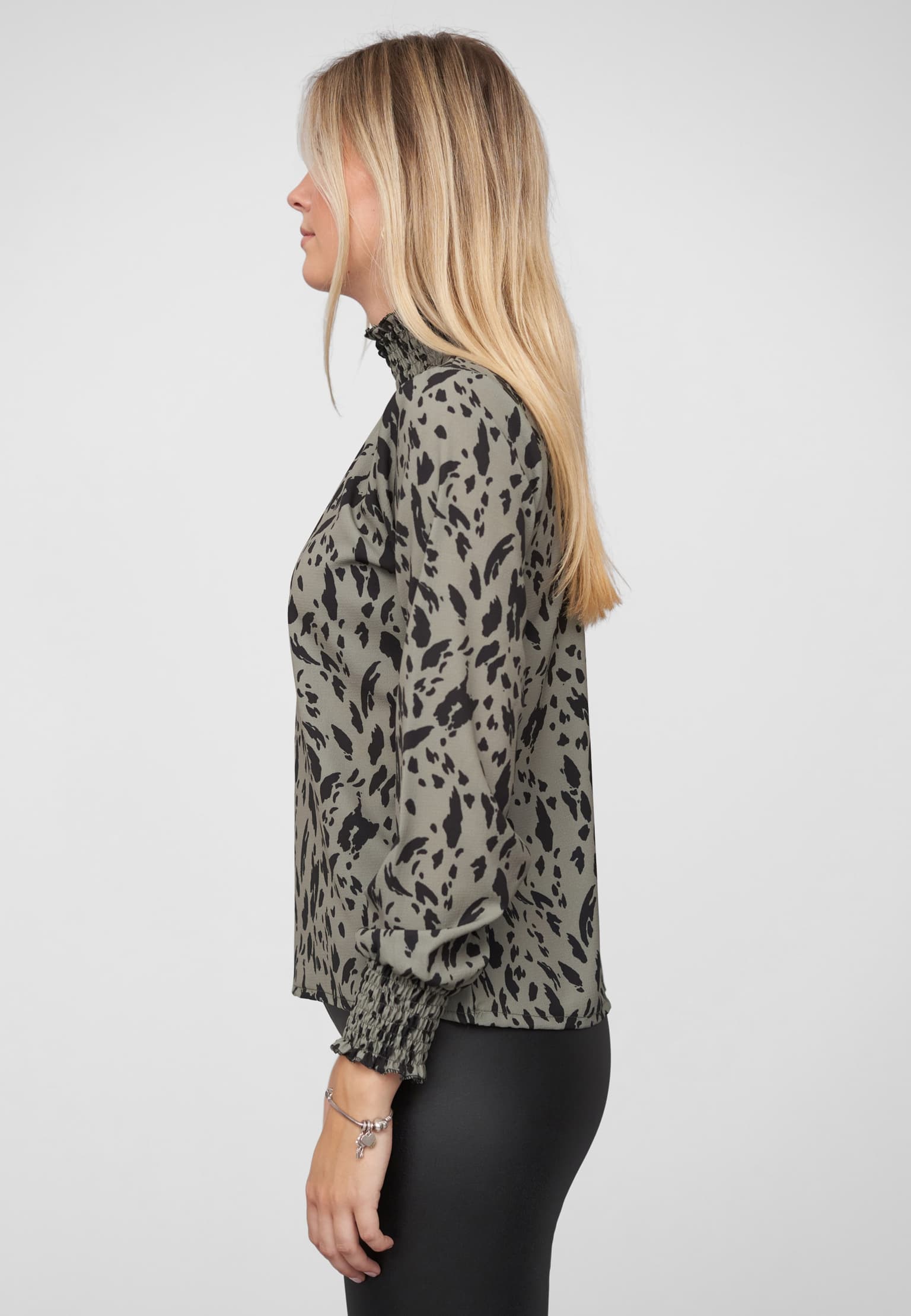 Cloud5ive Choker Blouse with leo print – Bild 3
