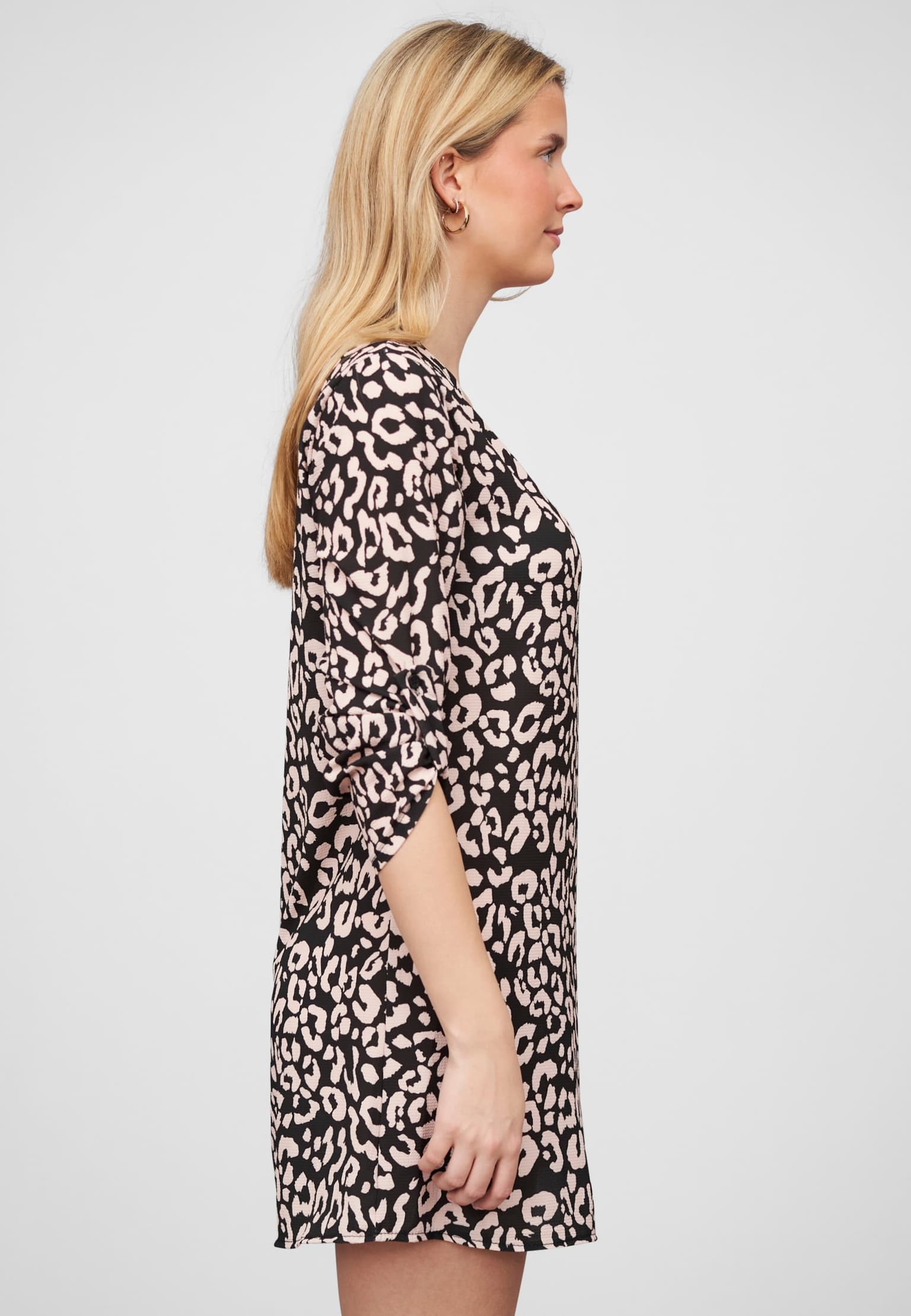 Cloud5ive Damen Turn-Up Crepe Kleid mit Animal Print – Bild 4