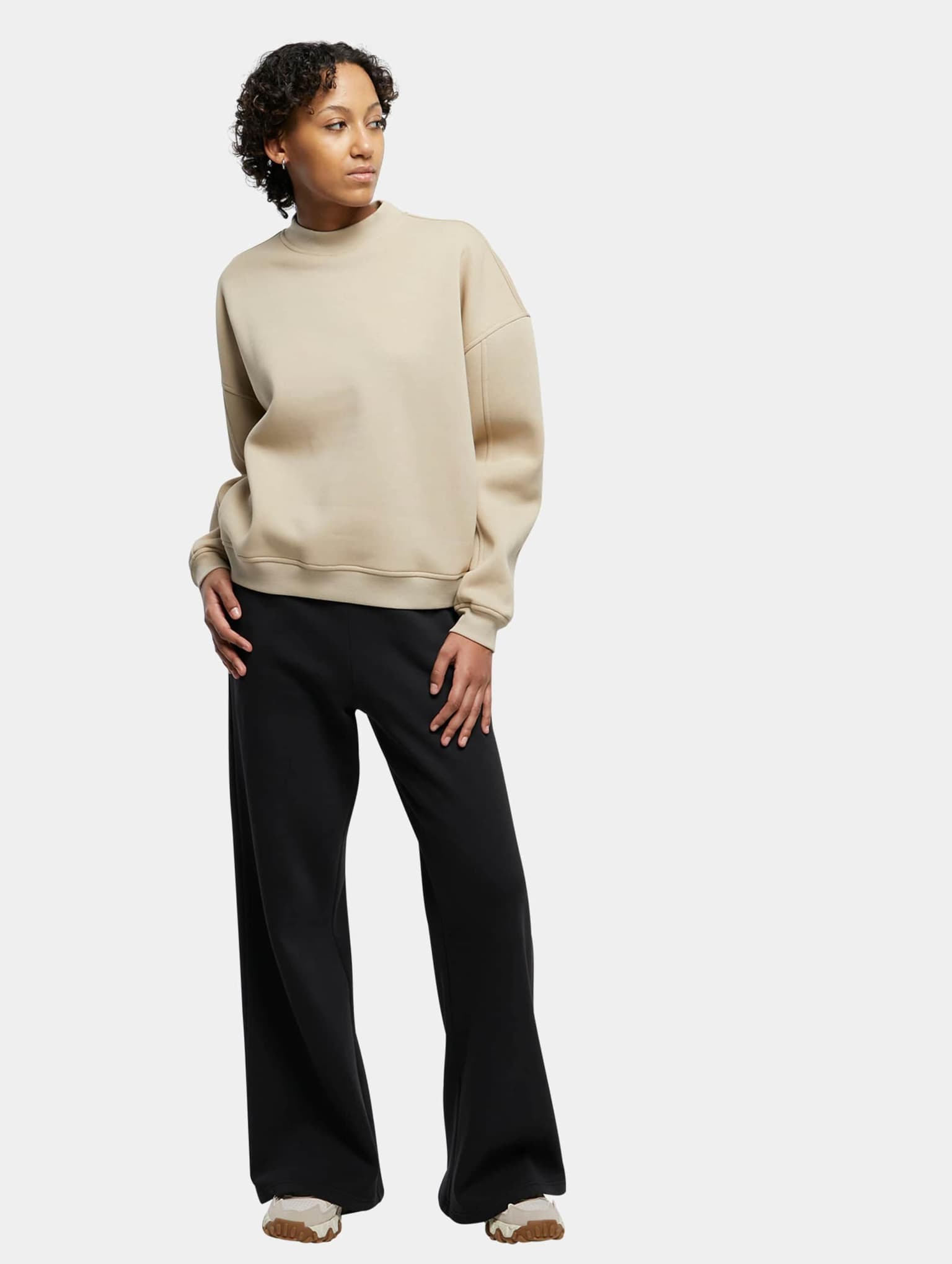 Urban Classics Ladies Oversized Essentials Crewneck – Bild 4