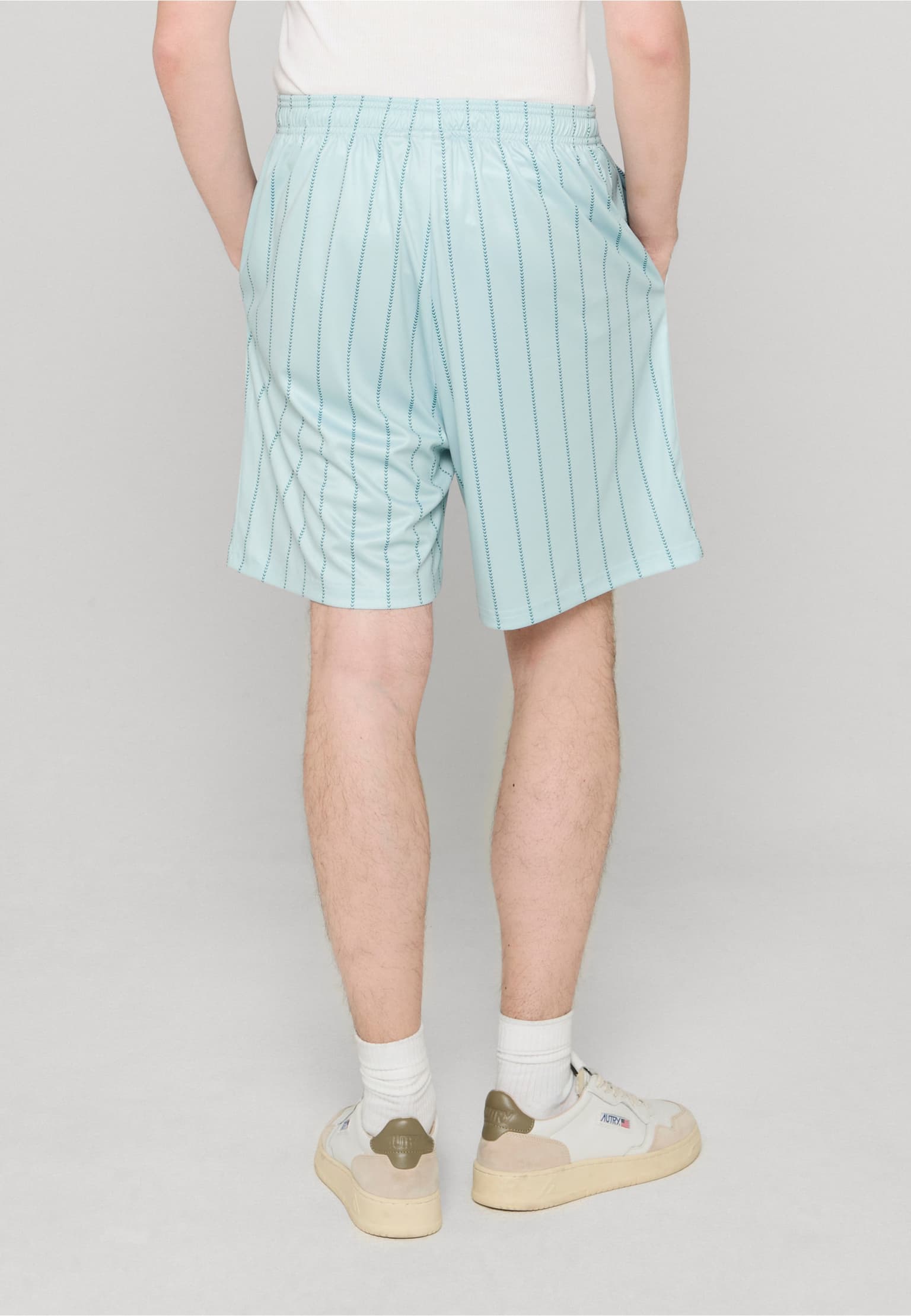 Hummel Chevron Pinstripe Short – Bild 2