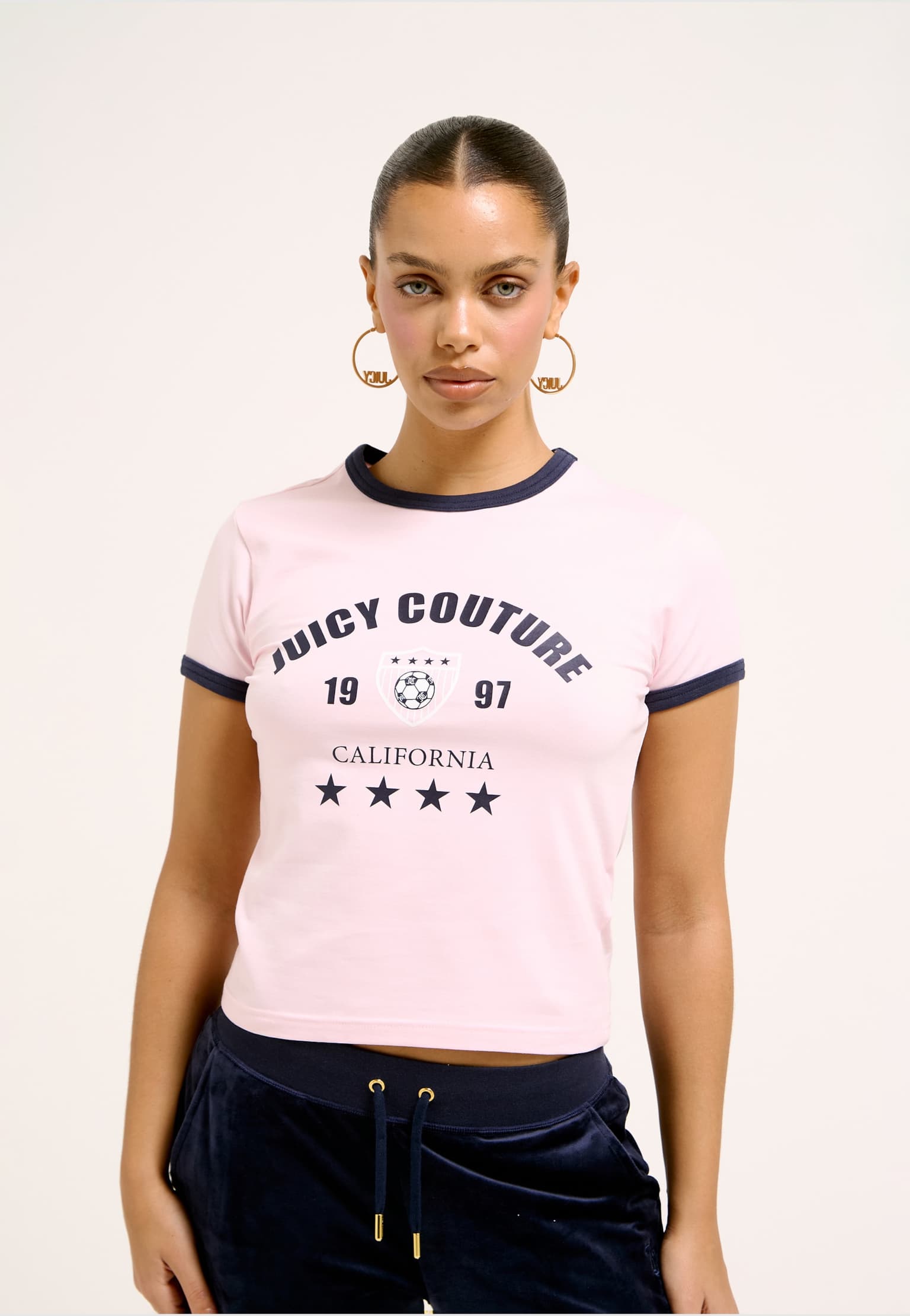 Juicy Couture THE ARCHED FOOTBALL RINGER T-SHIRT – Bild 3
