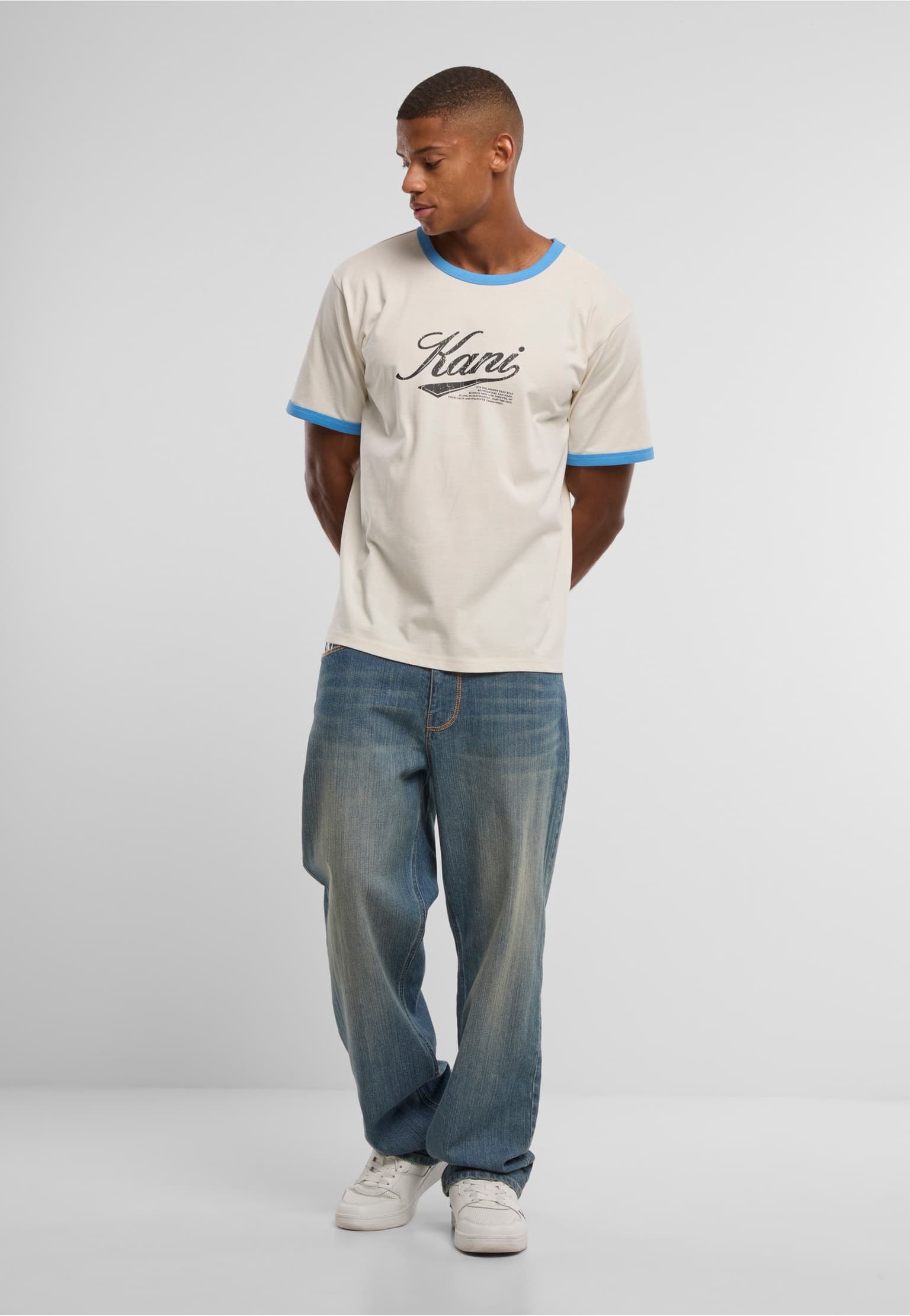 Karl Kani Cursive Varsity Regular Ringer T-Shirt – Bild 3