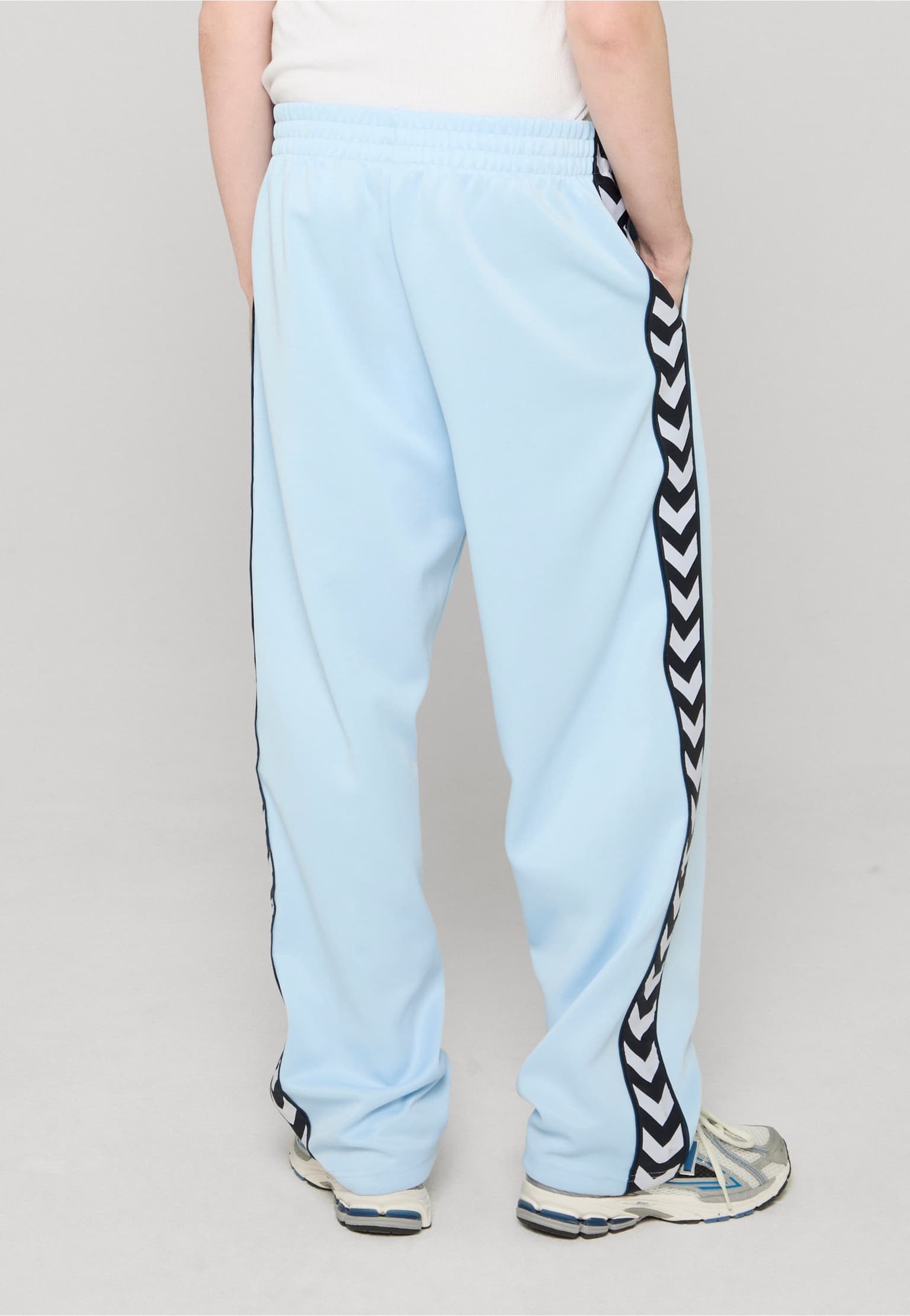 Hummel Contrast Logotape Trackpants – Bild 2