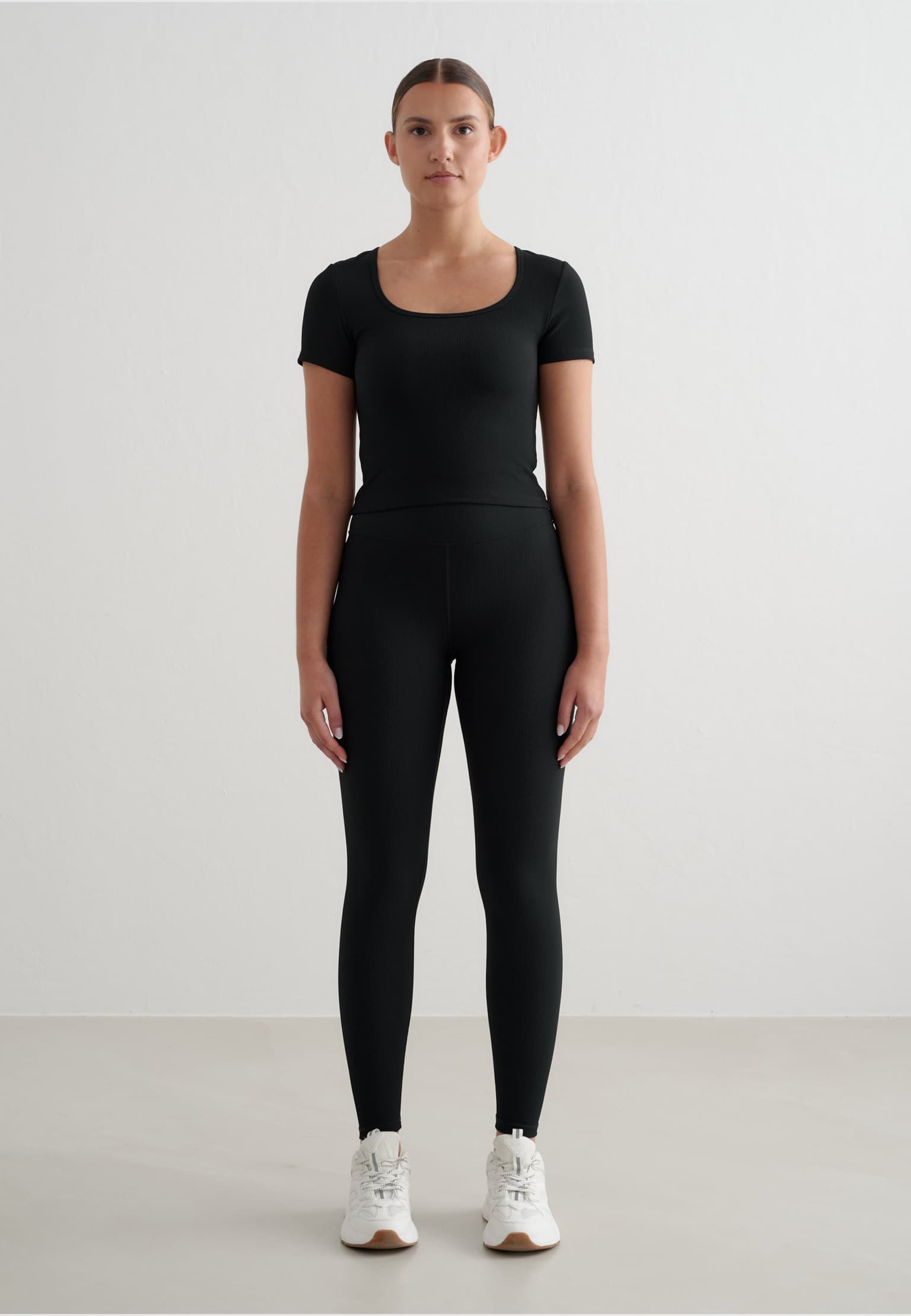 aimn Black Ribbed Performance Short Sleeve – Bild 3