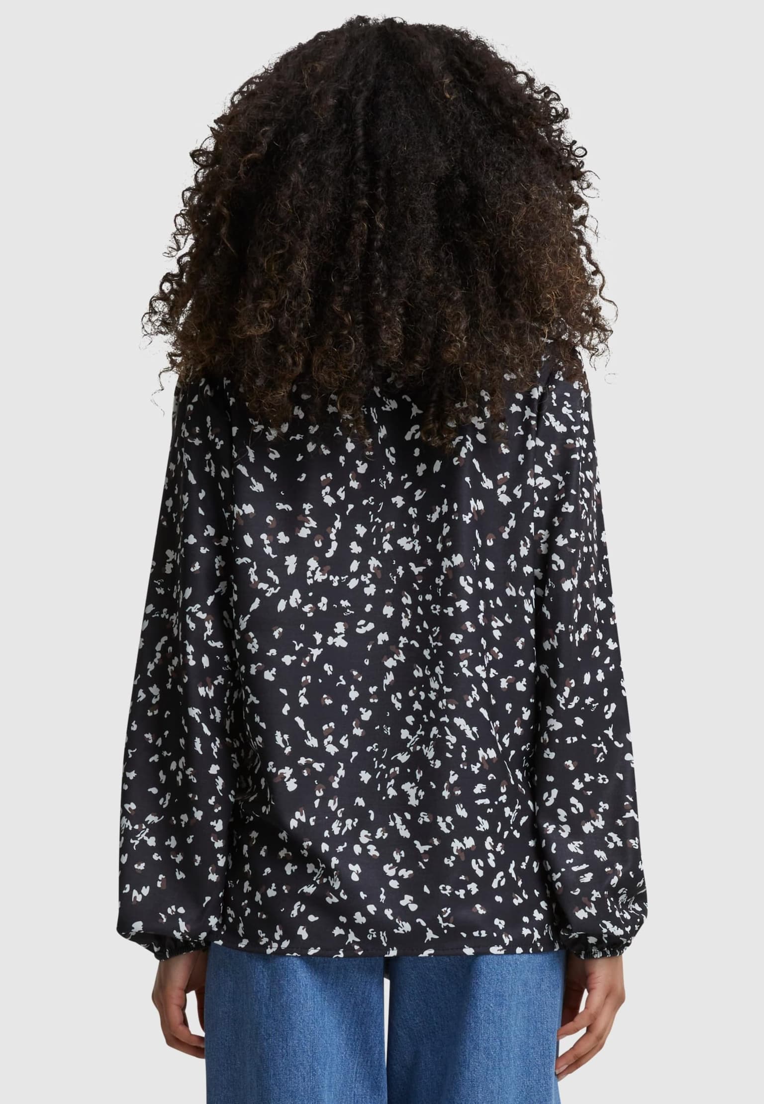 Cloud5ive Damen Langarm Bluse mit V-Neck und All Over Ditsy Print – Bild 2