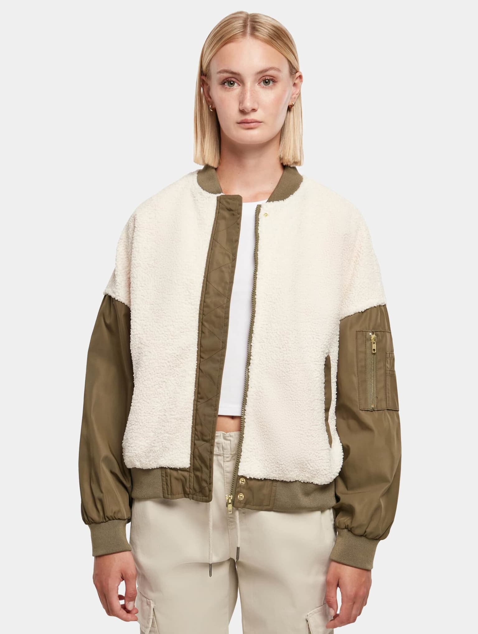 Urban Classics Ladies Oversized Sherpa Mixed Bomber Jacket – Bild 3