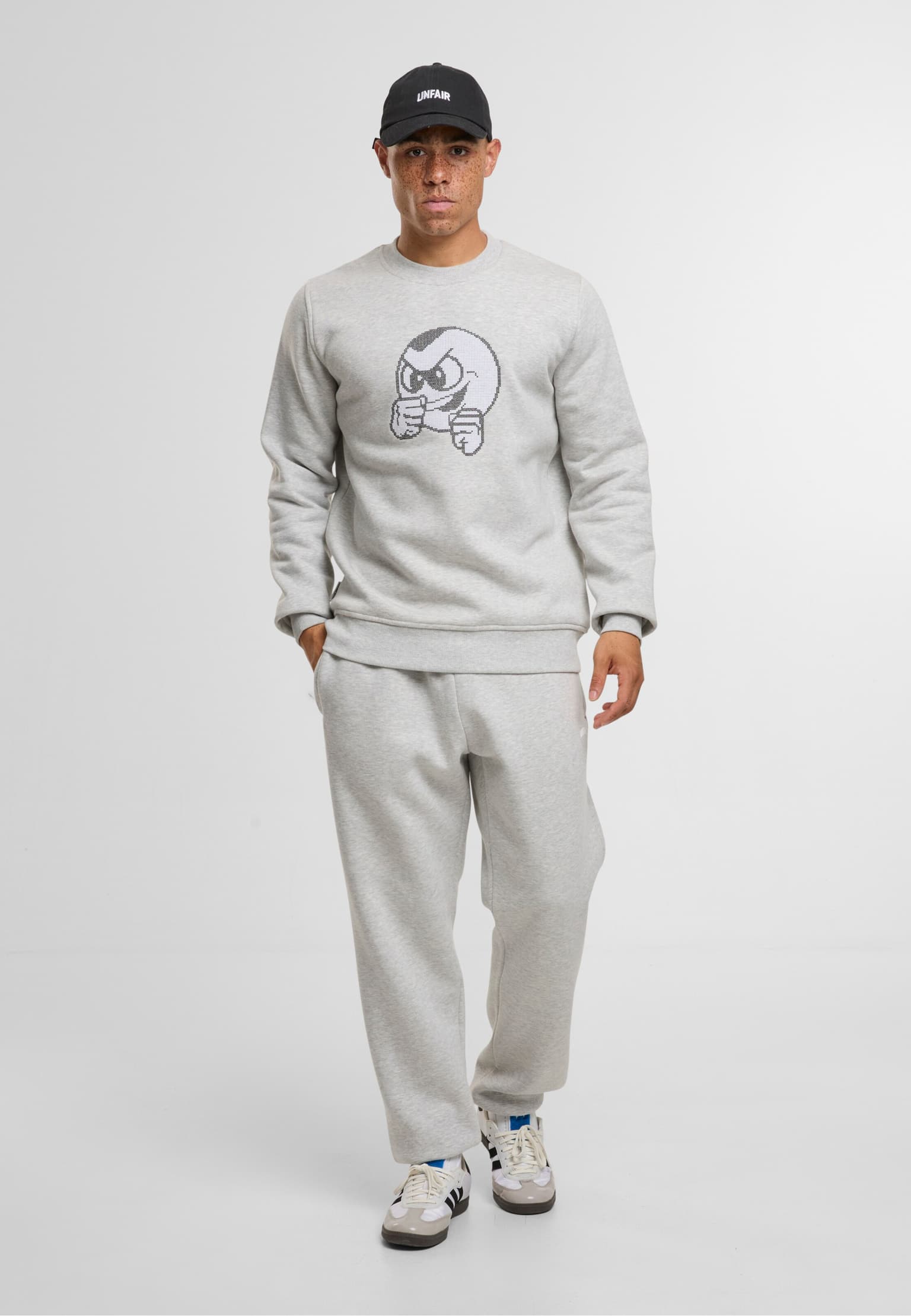 UNFAIR ATHLETICS PB Crossstitch Crewneck – Bild 3