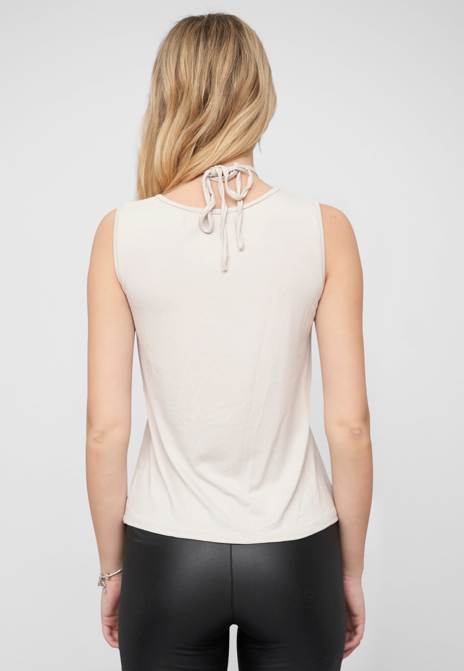 Cloud5ive Cloud 5ive Viscose Neckholder Top with Ring-Detail – Bild 2