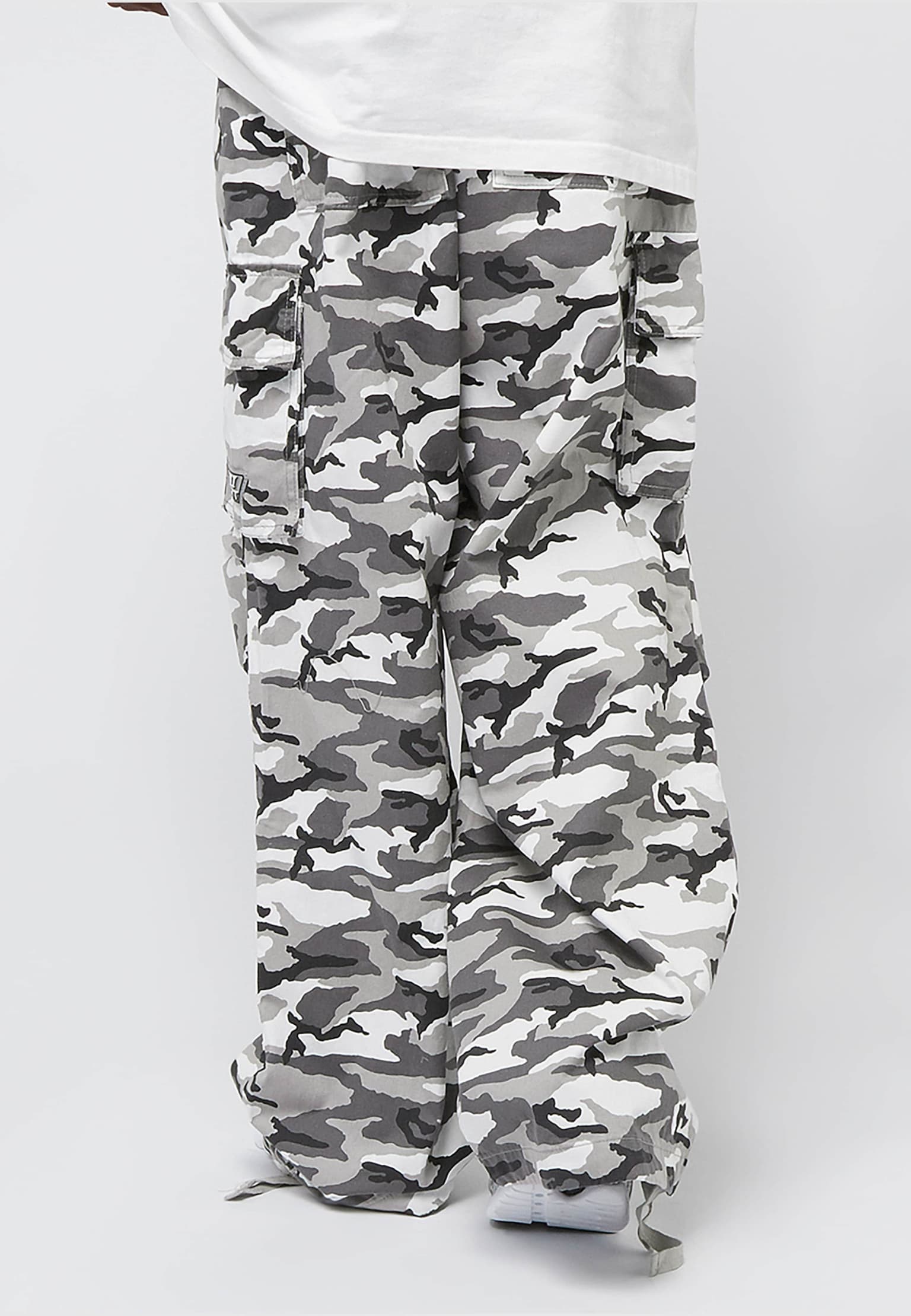 Karl Kani Sport Patch Camo Cargo Pants – Bild 2