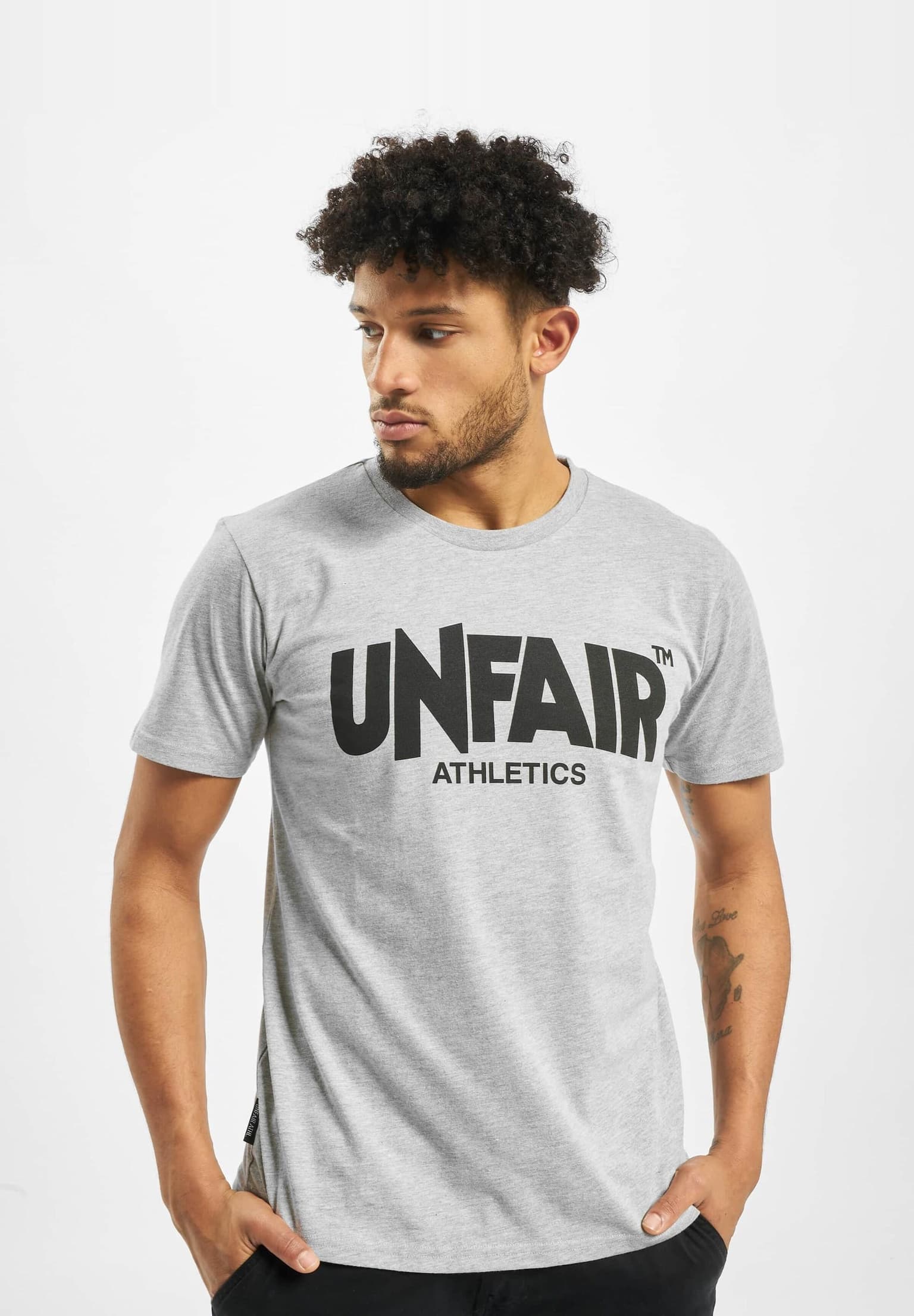UNFAIR ATHLETICS Classic Label T-Shirt